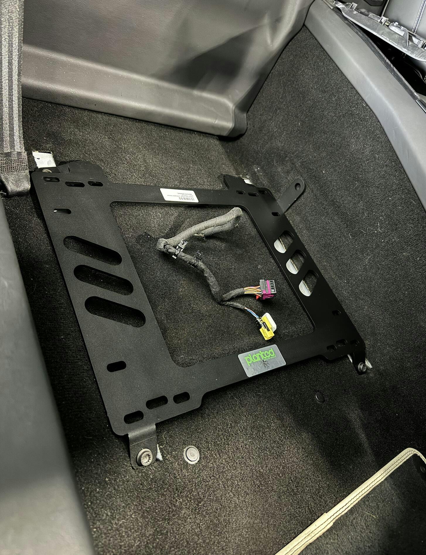 Planted Seat Bracket- Lamborghini Huracan (2014+) - Passenger / Right Planted Technology