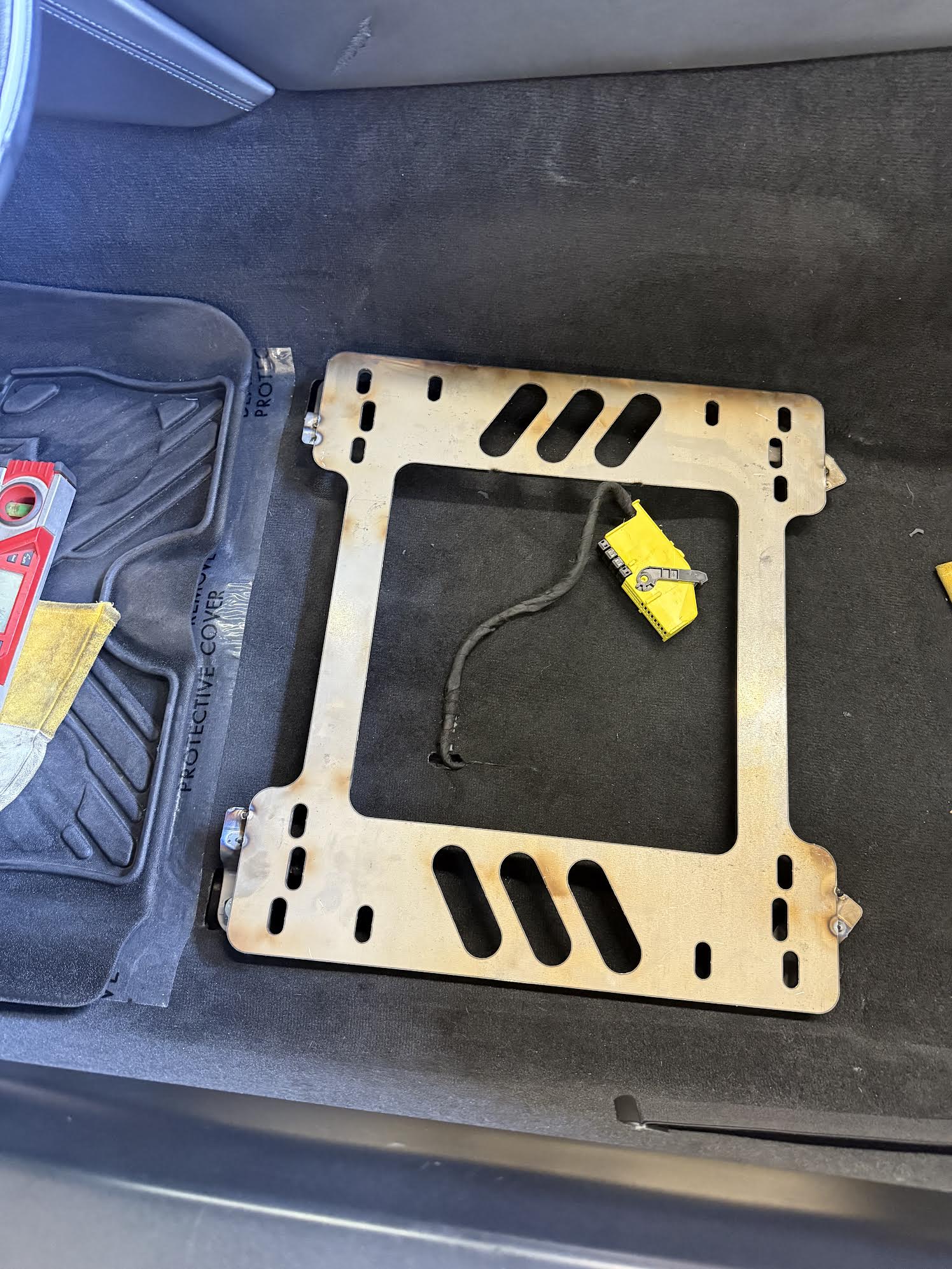 Planted Seat Bracket- BMW i8 (2014-2020) - Driver / Left