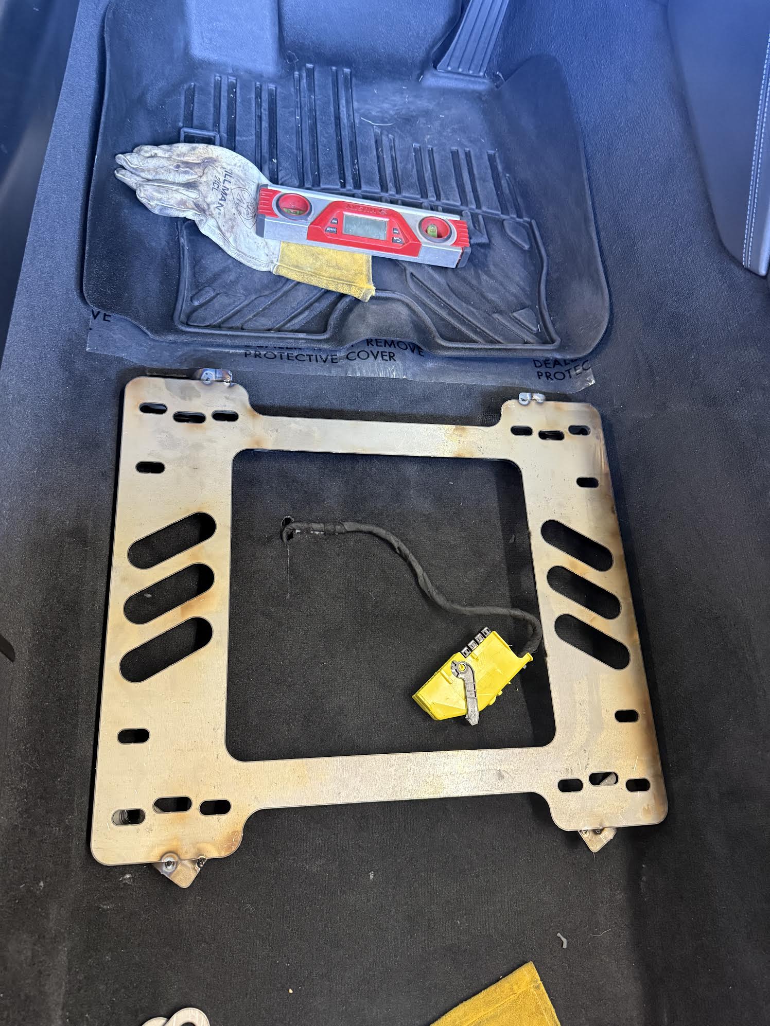 Planted Seat Bracket- BMW i8 (2014-2020) - Driver / Left