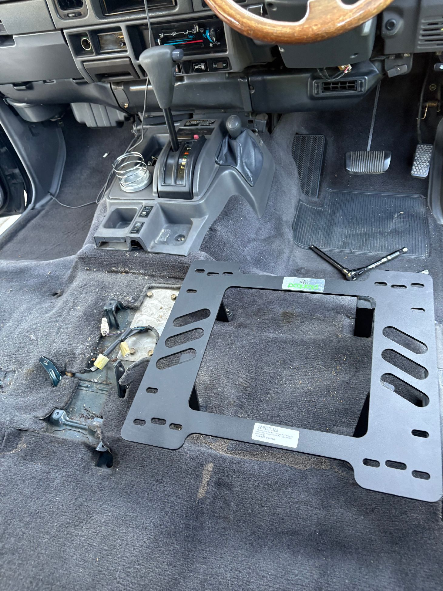 Planted Seat Bracket- Toyota Land Cruiser 77 Series [With Suspension Seats] (1984-1999) - Driver / Right Planted Technology