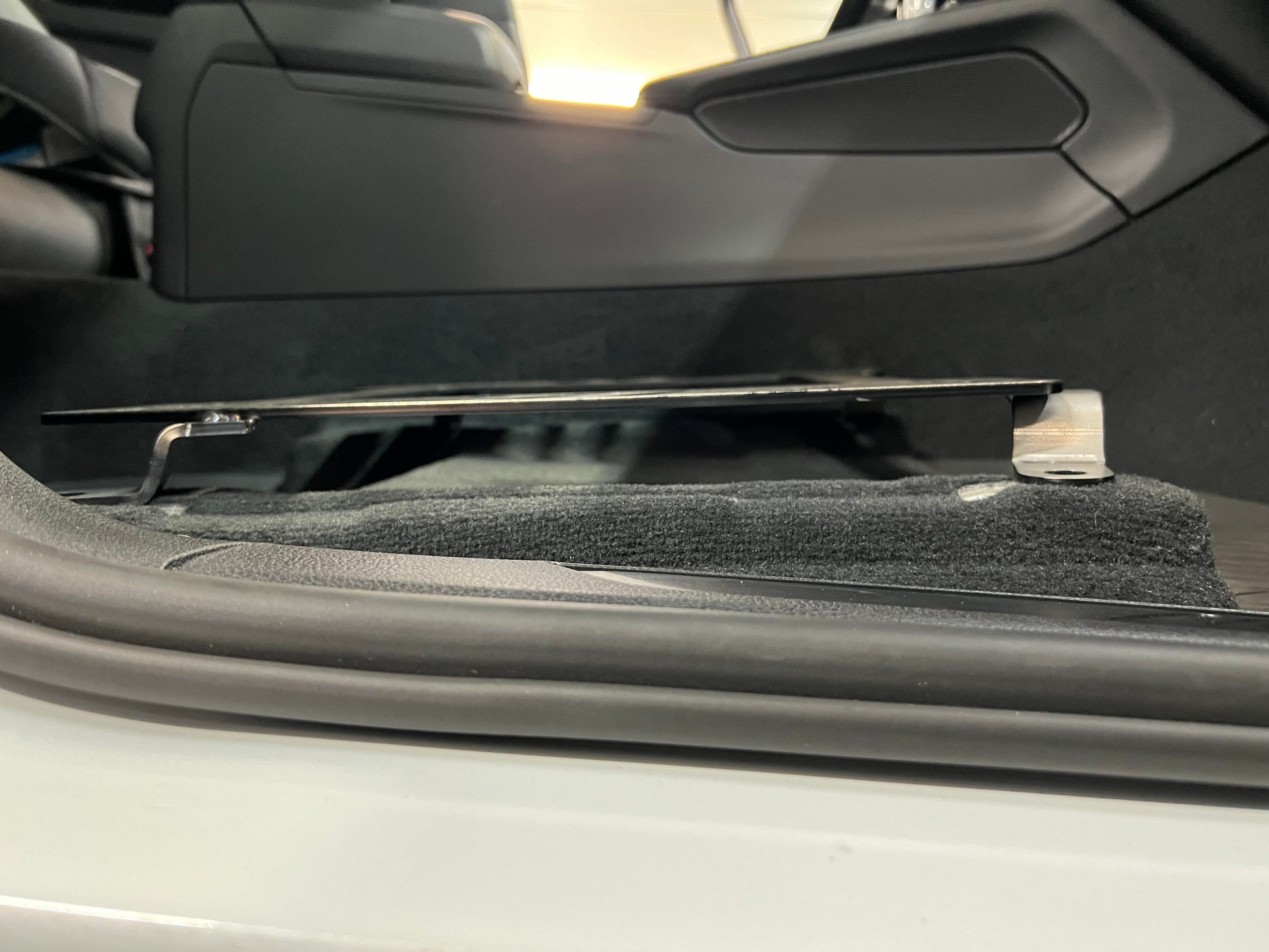 Planted Seat Bracket- Porsche Macan [1st Generation] (2014+) - Passenger / Right Planted Technology