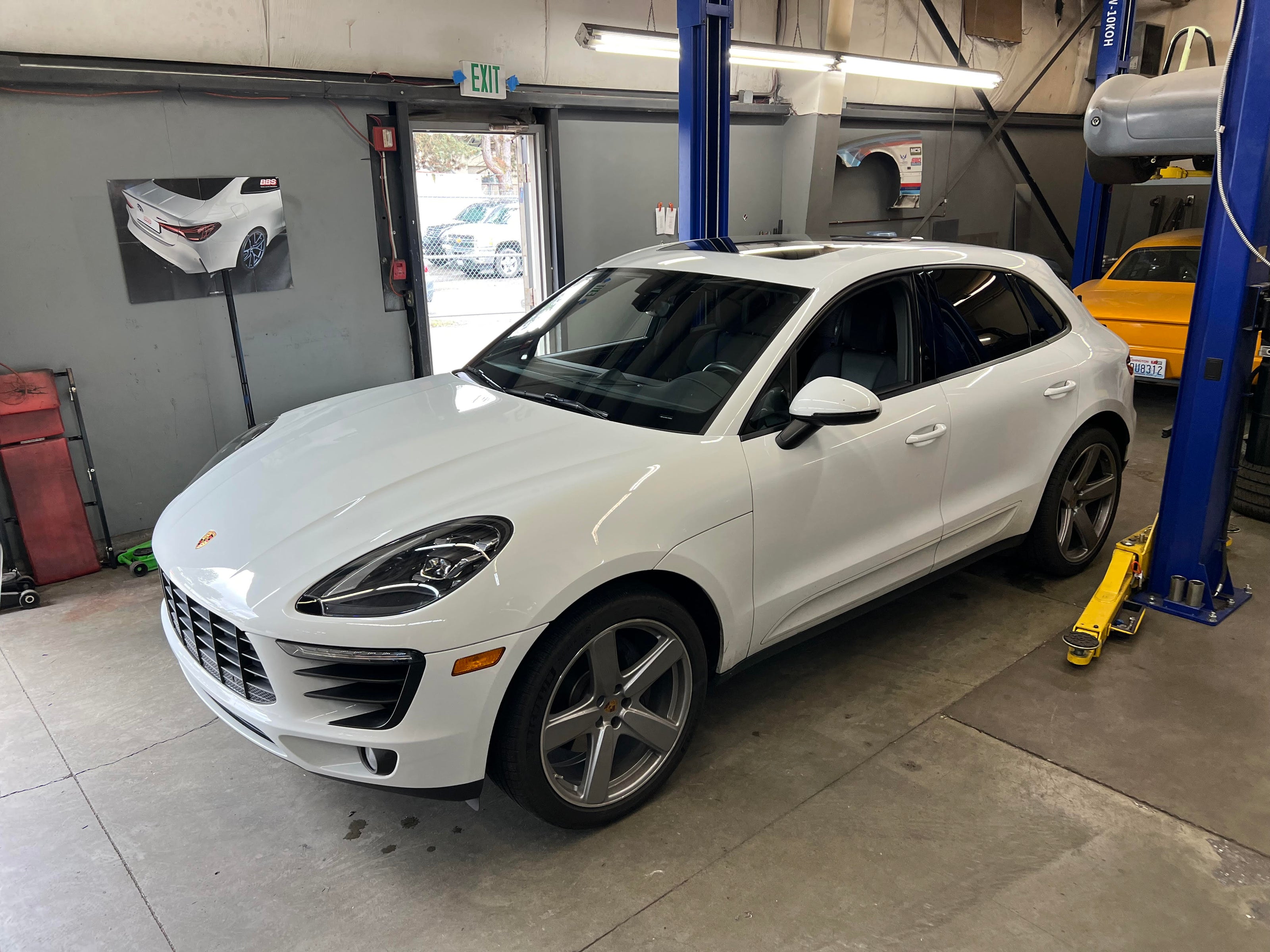 Planted Seat Bracket- Porsche Macan [1st Generation] (2014+) - Passenger / Right Planted Technology