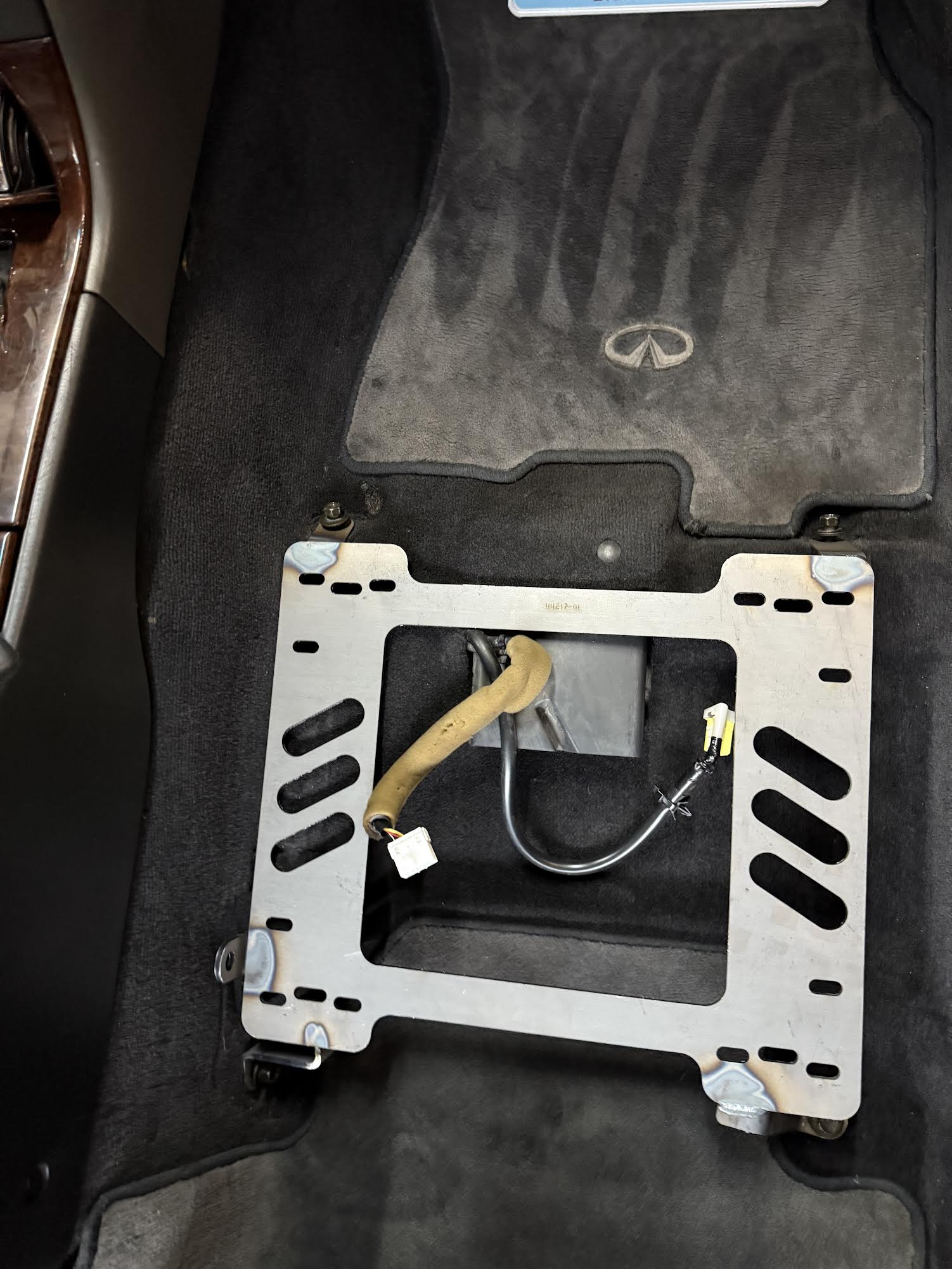 Planted Seat Bracket- Infiniti Q45 [2nd Generation / Y33 Chassis] (1997-2001) - Passenger / Right