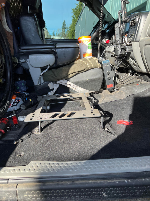 Planted Seat Bracket- Ford F550 [1st Generation / PHN131 Chassis] (1999-2007) - Passenger / Right Planted Technology
